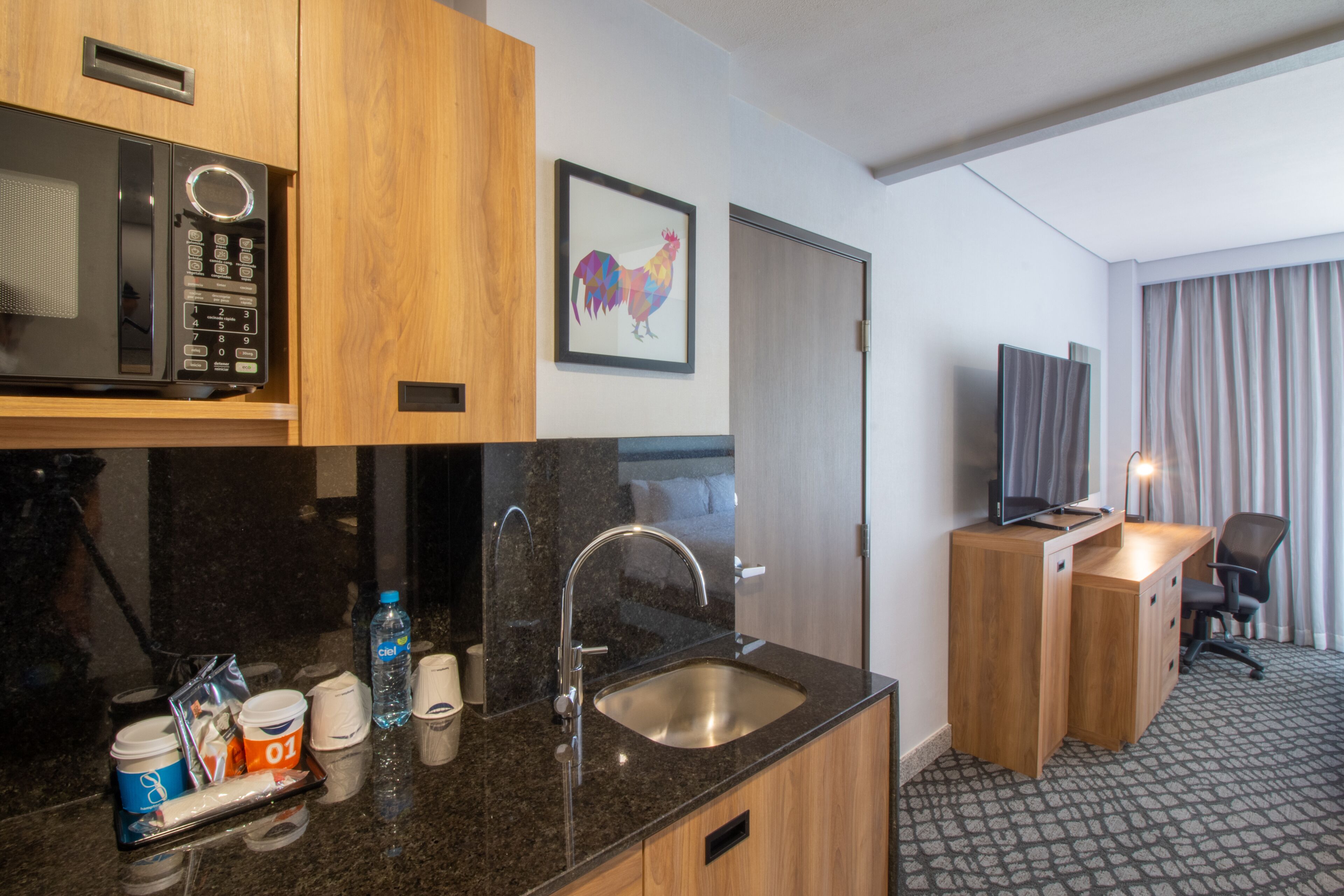 business room, 1 king bed, refrigerator & microwave (wet bar) | private kitchen | microwave, coffee/tea maker