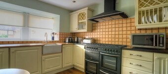 2 bedroom accommodation in Pickering