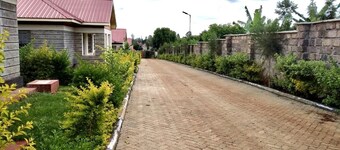 Quiet Gated Getaway- Perfect for Business, Students and Vacationer Free WiFI. 