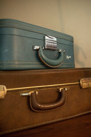 Interior detail - The Compass South, The Travelers Stay Near TSU (Stephenville)