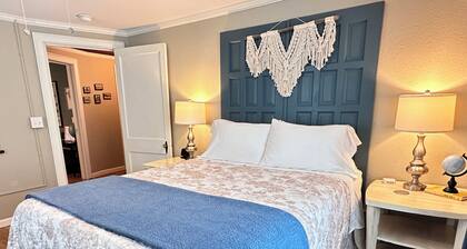 The Compass South, The Travelers Stay Near TSU