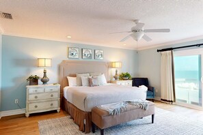 3 室のベッドルーム、デスク、アイロン / アイロン台、旅行用ベビーベッド