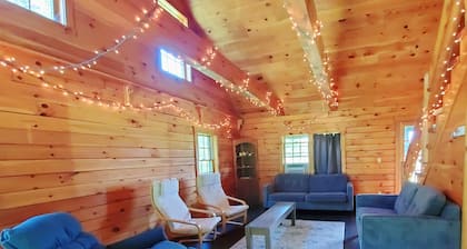 Greenwood At Entangled Acres - Log Cabin w\WiFi on 16 Acre Animal Sanctuary