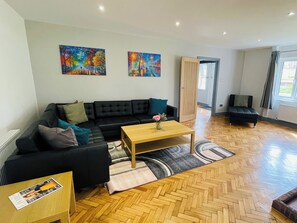 Fireplace - 4 bedroom accommodation in Maldon (Maldon)