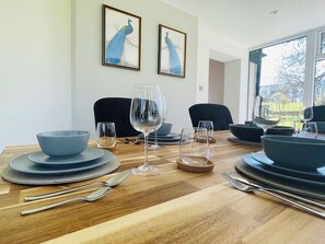 Dining - 4 bedroom accommodation in Maldon (Maldon)