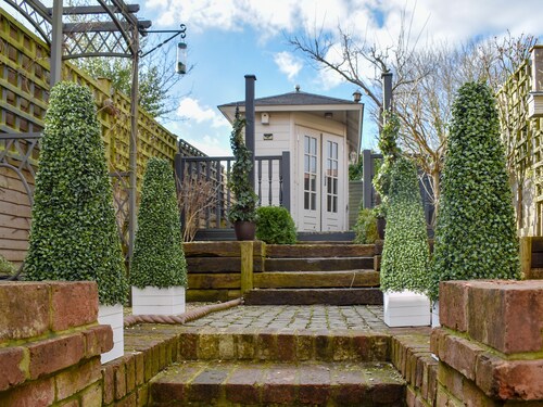 2 bedroom accommodation in Castle Cary