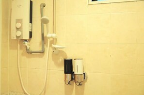 Serviettes fournies, savon, shampoing