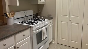 A kitchen with white cabinets, a gas stove, and a double oven. - Close to Vaught Hemingway and Swayze (Oxford)