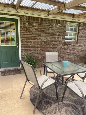 Outdoor dining - Close to Vaught Hemingway and Swayze (Oxford)