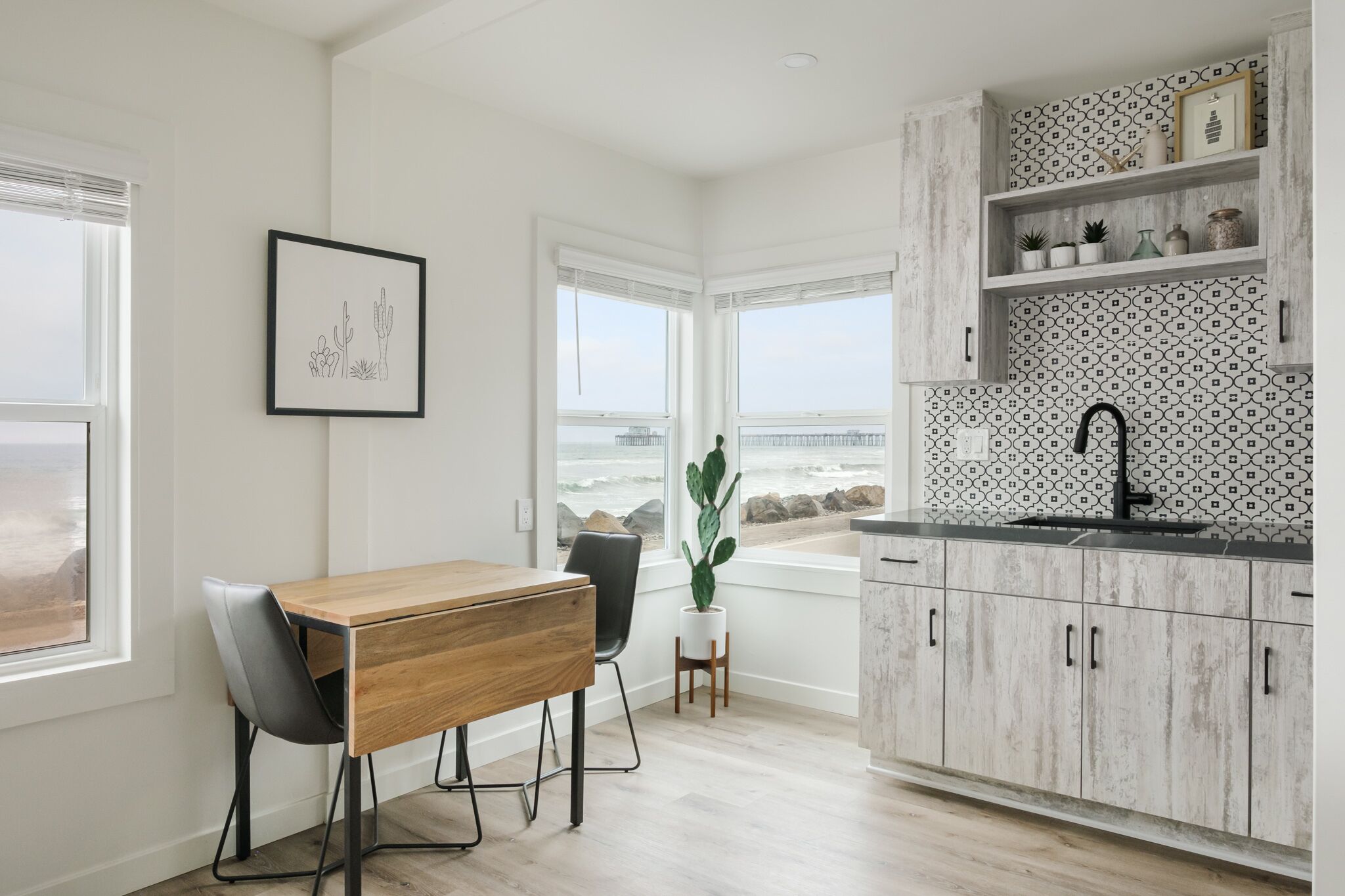 32-inch Smart TV with cable channels, TV