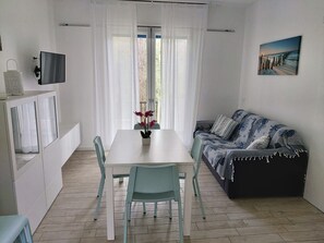 Interior - Appartamento Villa Antonietta 3, Immerso nel Verde a Pochi Minuti Dalla Spiaggia (Bibione)