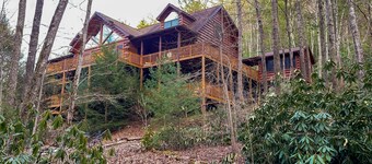 2025 Discounts Available!! - Private Hot Tub Room, Game Room, Hot Tub, Secluded