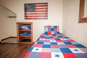 3 habitaciones, tabla de planchar con plancha, wifi y ropa de cama