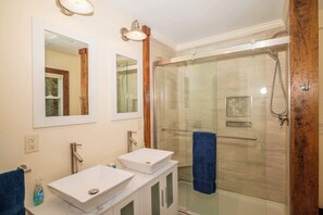 Bathtub, hair dryer, towels