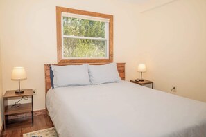 3 bedrooms, iron/ironing board, WiFi, bed sheets - Freedom House at Wisconsin Dells! (Wisconsin Dells)