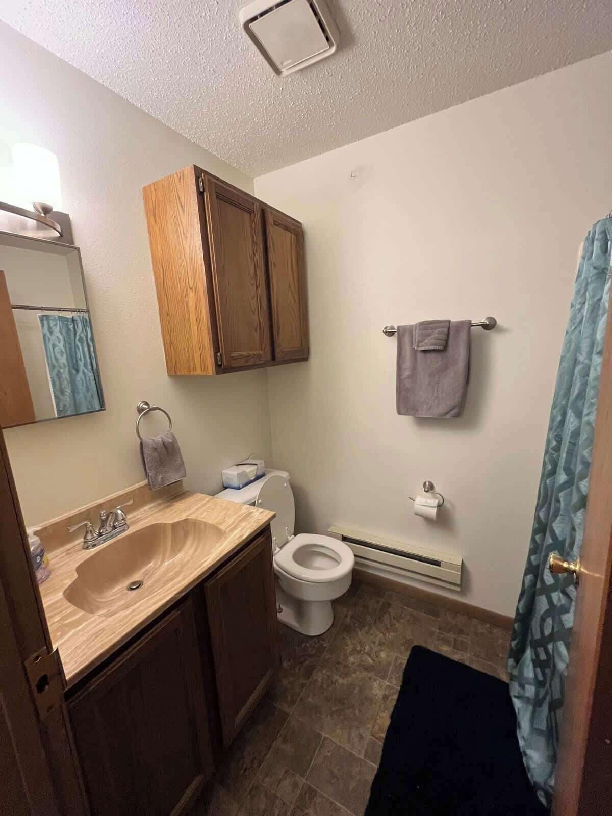 Bathtub, towels
