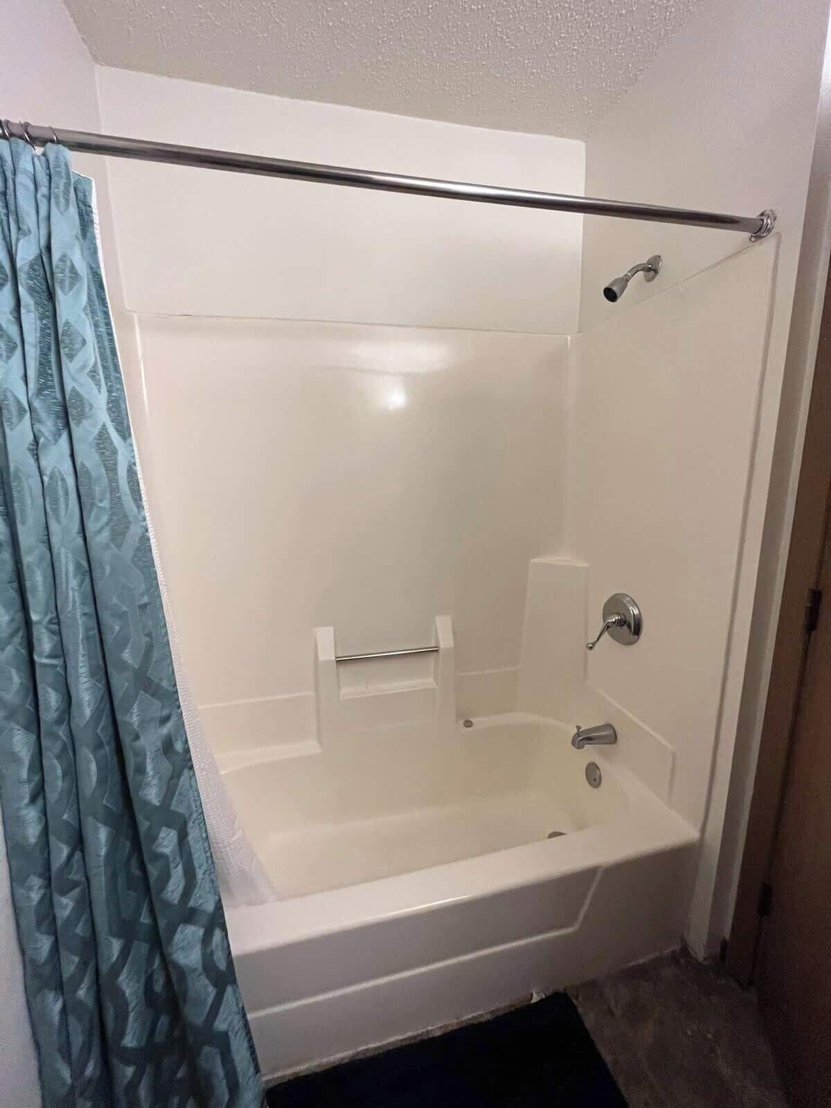 Baignoire, serviettes fournies