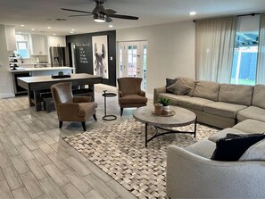 TV connectée, cheminée, jeux vidéo