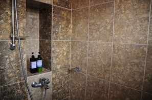 Bathroom - GRAYHAUS 32 - Spacious 3 Storey 5BR @ Bandar Utama (Petaling Jaya)
