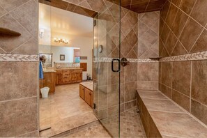 Dusche, Regendusche, Haartrockner, Handtücher