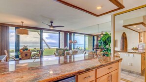 Unclassified image, 3 of 29, button - Oceanfront 1bd condo with endless ocean views (Lahaina)