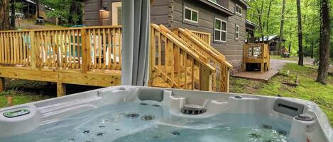 Outdoor spa tub