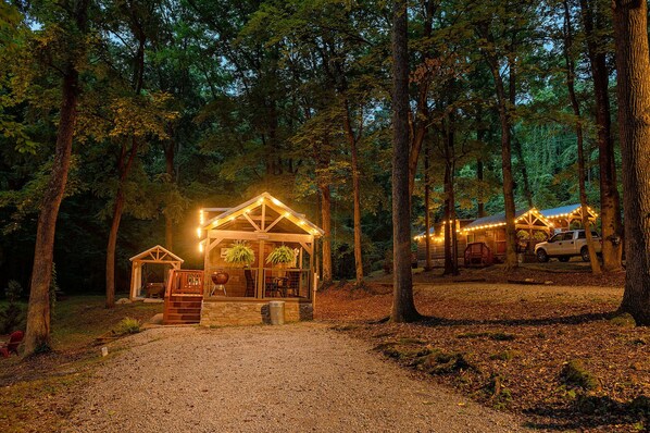 Exterior - Peggers Cabin  | Luxury Rustic Tiny Cabin| Spa (Chattanooga)