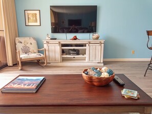Smart TV, books, stereo