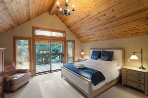 5 bedrooms, travel cot, free WiFi, bed sheets