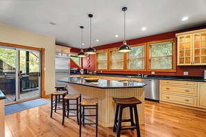 冰箱、微波炉、烤箱、炉灶