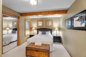 5 bedrooms, travel crib, free WiFi, bed sheets