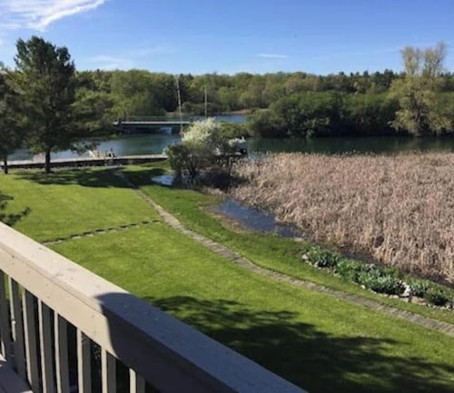 SPRING SPECIALS! Relaxing River Oasis & Dock