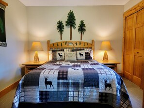 5 bedrooms, desk, iron/ironing board, travel cot