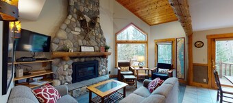 Private Lux 5-Bedroom Ski-In/Ski-Out Resort Home @ Lutsen with Lake Views.