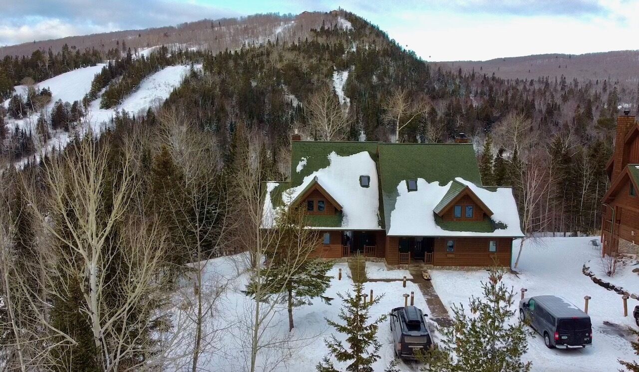 Ski-In / Ski-Out 5 Bed, 4 Bath at Lutsen Mtns with Resort Pools and Amenities.