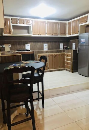 Fridge, microwave, stovetop, electric kettle - Pirate Palms Jamaica (Kingston)