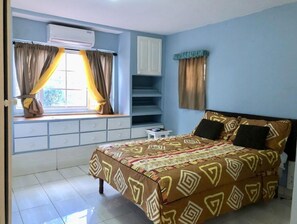 2 bedrooms, iron/ironing board, free WiFi, bed sheets - Pirate Palms Jamaica (Kingston)