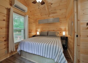 1 Schlafzimmer, Reisekinderbett, kostenloses WLAN, Bettwäsche