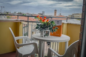 Caja de seguridad en la habitación y escritorio