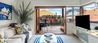 Getawayz NSW - Heatherbrae II - Chic 2 Bed Apartment, Stunning Harbour Bridge Views.