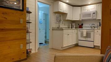 雪櫃、微波爐、焗爐、爐具