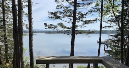 Coveside Cottage-on the shore overlooking Bass Hbr