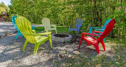Firehouse lodge Walk out Deck unit 1 On 8 Acres, 10 min Walk To The Lake