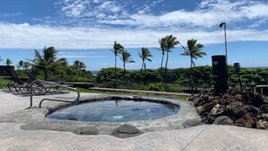 A hot spring area with lounge chairs, a stone pool, and palm trees. - #41 Turtle Hut at Punalu`u Black Sand Beach * Most (Pahala)