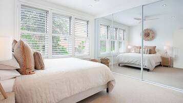 2 bedrooms, desk, iron/ironing board, travel crib