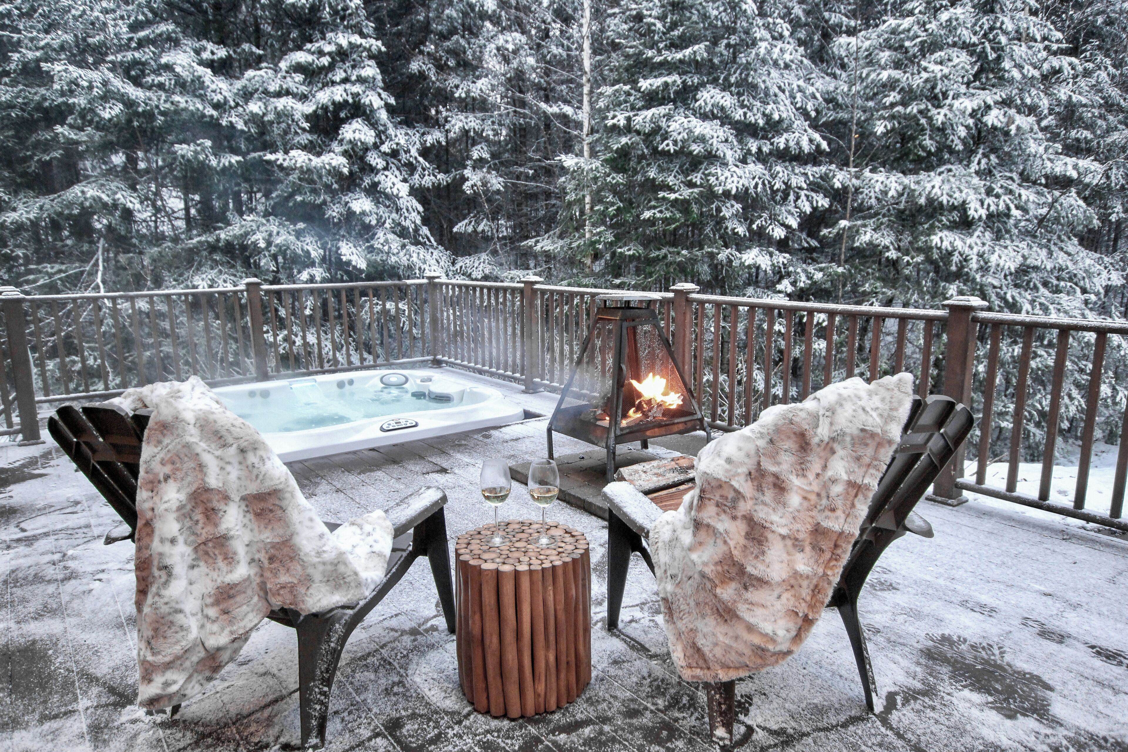 Outdoor spa tub