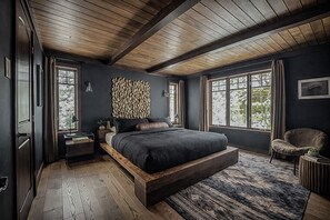 5 bedrooms, desk, iron/ironing board, free WiFi - ❤️ Mont-Tremblant Ski-in/Ski-out Chalet | Hot Tub | Pool Table (Saint-Faustin-Lac-Carré)
