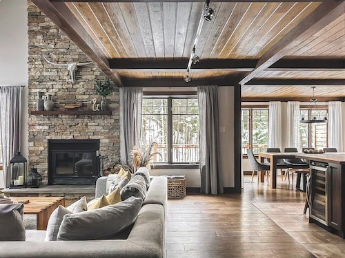 ❤️ Mont-Tremblant Ski-in/Ski-out Chalet | Hot Tub | Pool Table