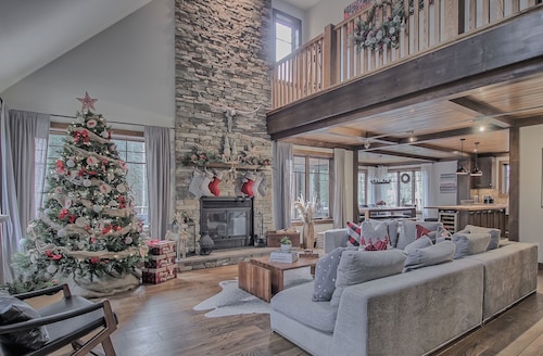 ❤️ Mont-Tremblant Ski-in/Ski-out Chalet | Hot Tub | Pool Table