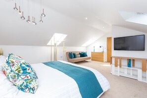 House | 4 bedrooms, iron/ironing board, free WiFi, bed sheets - Lincoln 4-beds, Sleeps 13, Hot Tub & Pet Friendly (Lincoln)